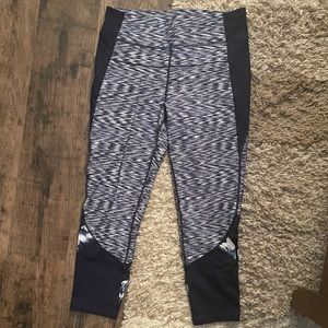 Calvin Klein Performance cropped leggings Size L. Like new!